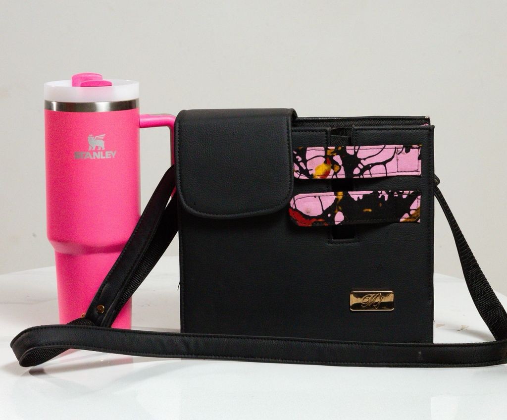 Shoulder bag (black)